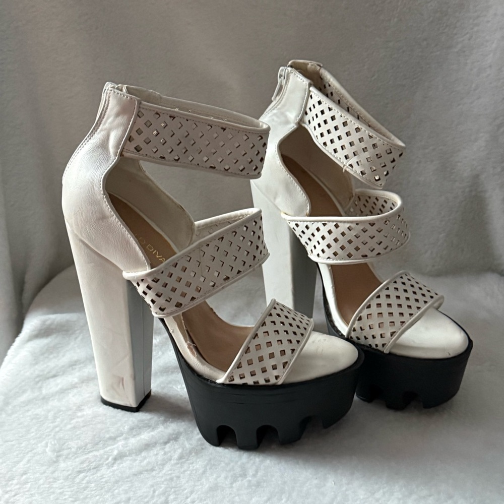 Wild Divia Chic White and Black Platform 5.5” Heels Shoes Women’s Size 6 Flaws
